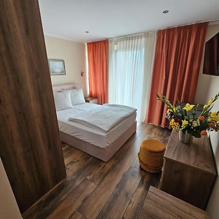 Hotel Post Нюртинген Экстерьер фото