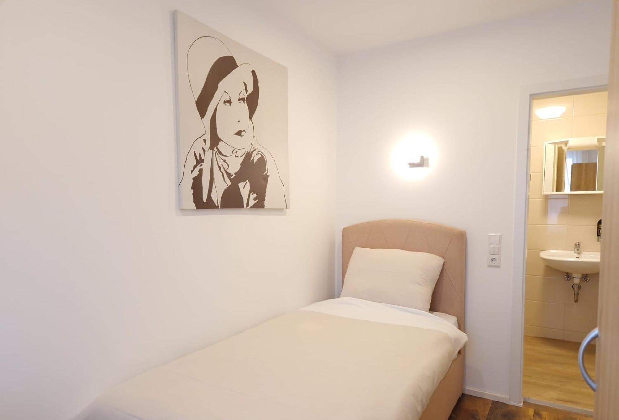 Hotel Post Нюртинген Экстерьер фото