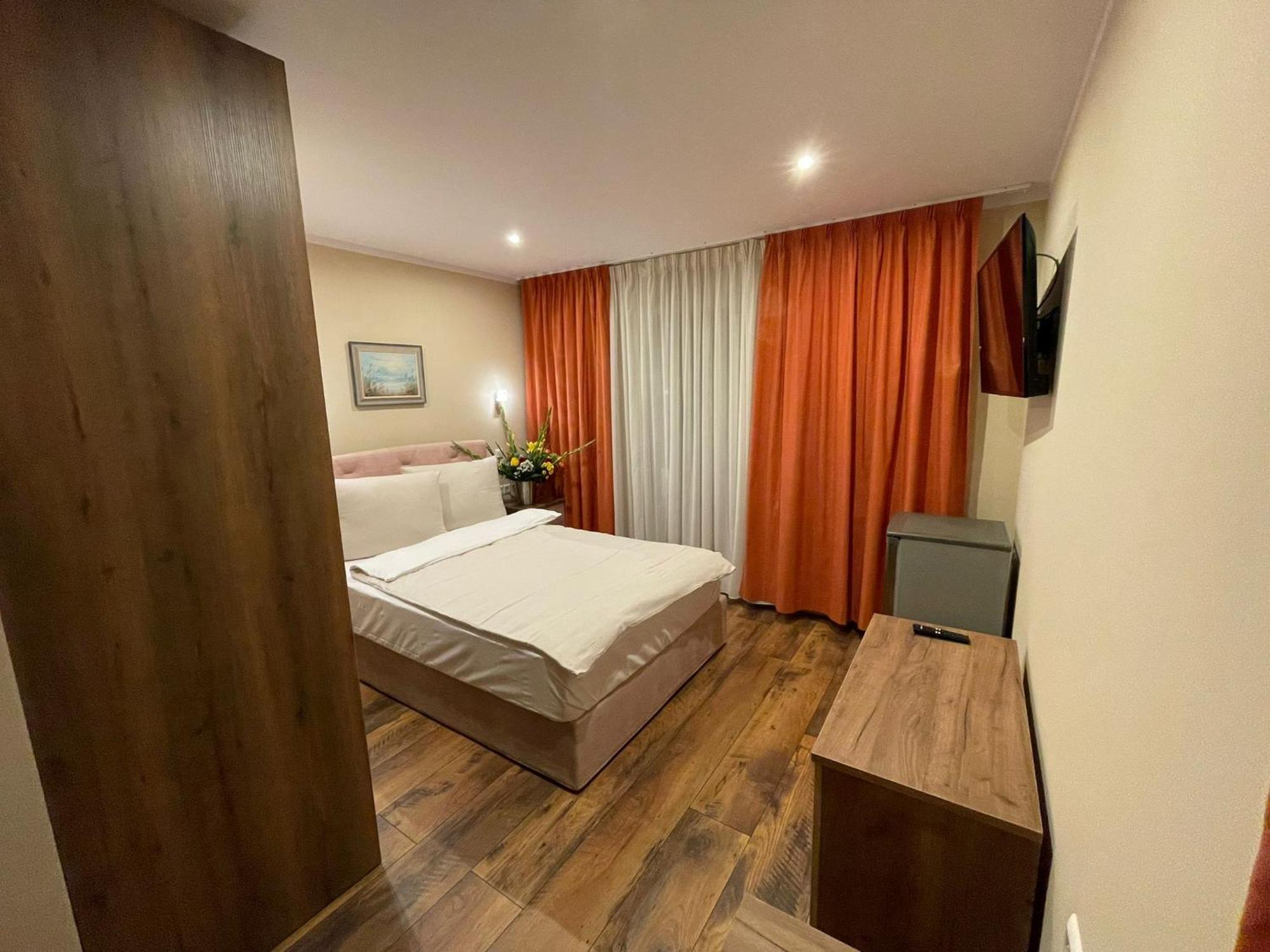 Hotel Post Нюртинген Экстерьер фото