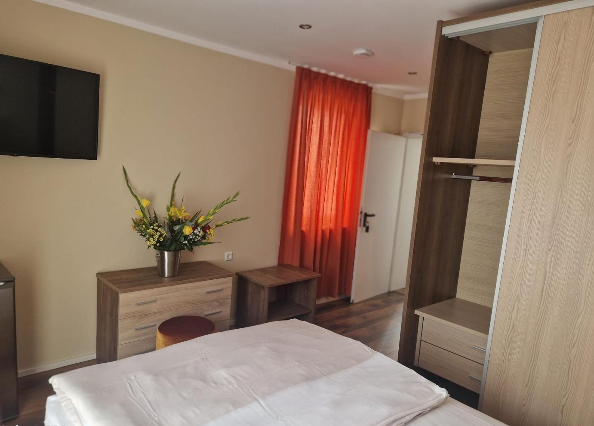 Hotel Post Нюртинген Экстерьер фото
