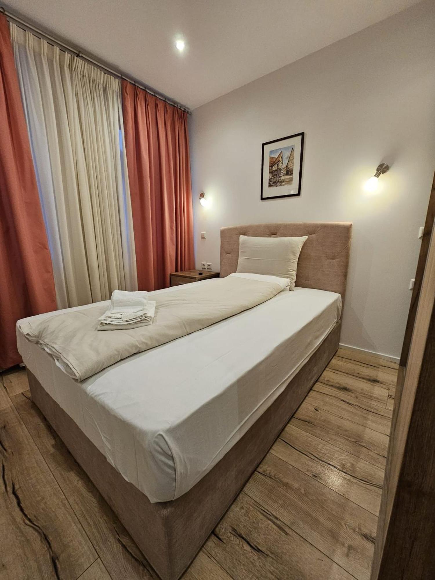 Hotel Post Нюртинген Экстерьер фото